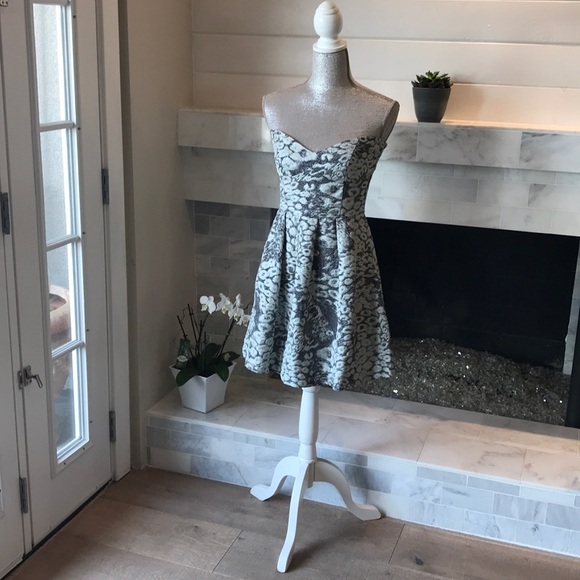 Mink Pink Jacquard Gray Leopard Strapless Mini Dress M - Picture 2 of 9